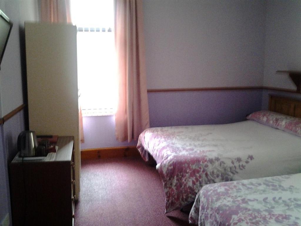 Lyndene 3*
